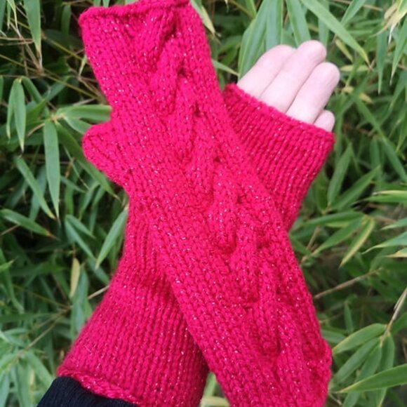 Red Sparkle Glitter Handmade Knit Twist Fingerless Gloves - Picture 4 of 9